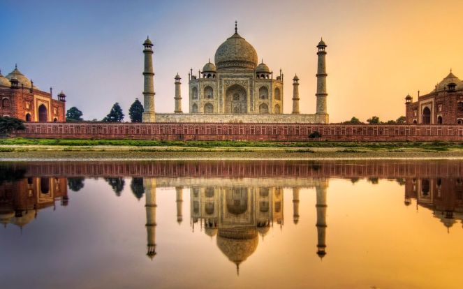 Taj Mahal, ivory-white marble mausoleum, on south bank of the Yamuna river, Agra, Uttar Pradesh 282001